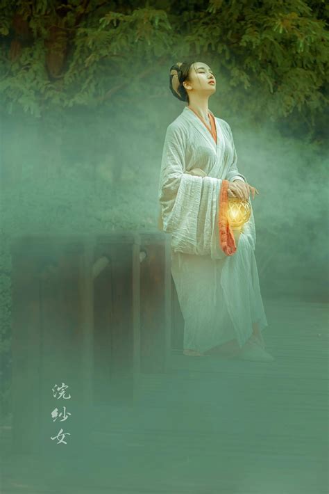 在都市通勤与家庭责任间穿梭的「车上人妻」:一个被忽视的日常场景